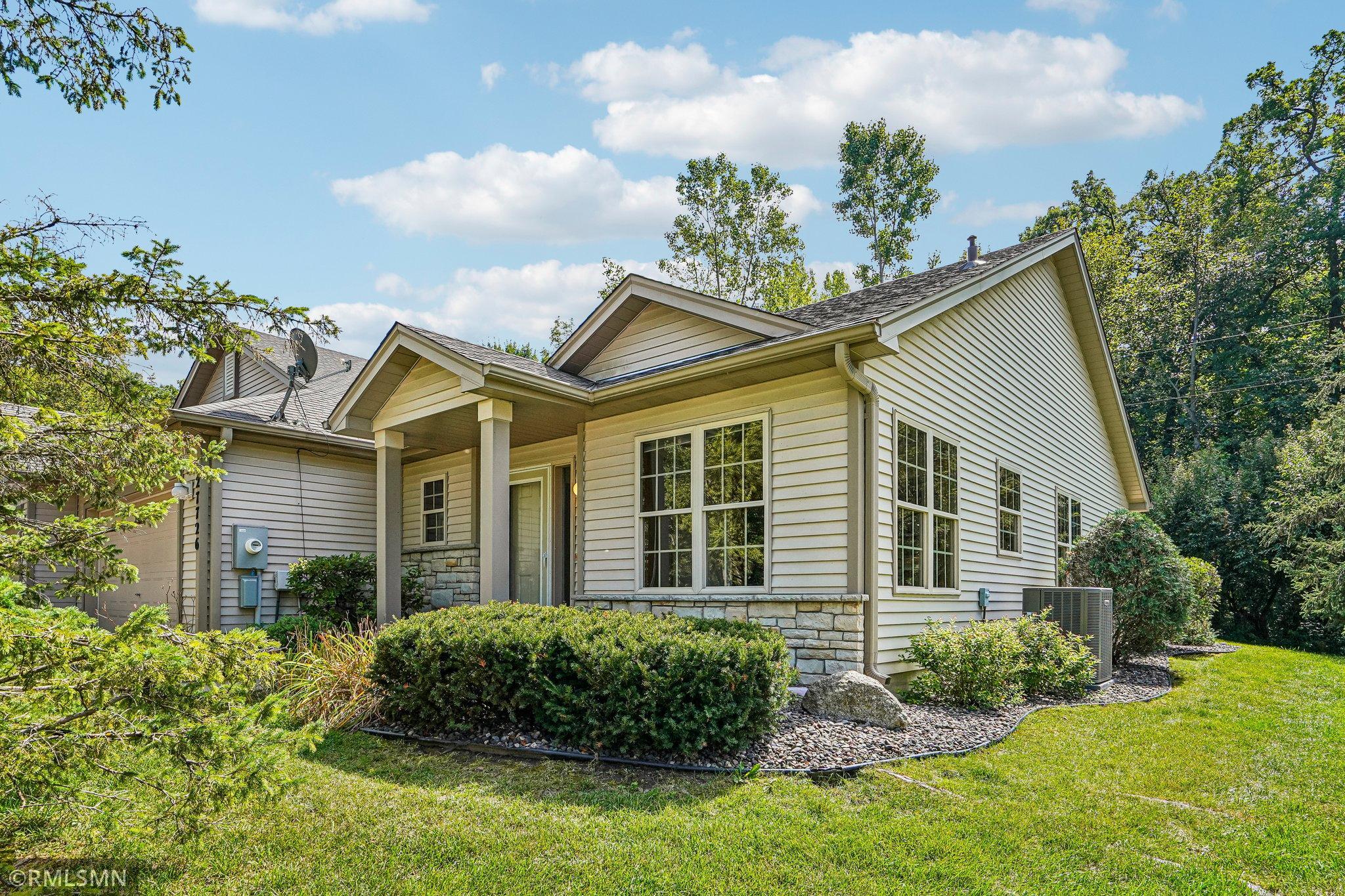 27726 Woodland Dr, Chisago City, MN 55013