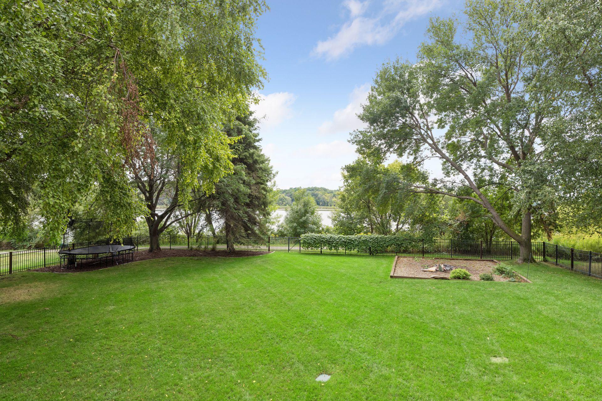 18692 Erin Bay, Eden Prairie, MN 55347