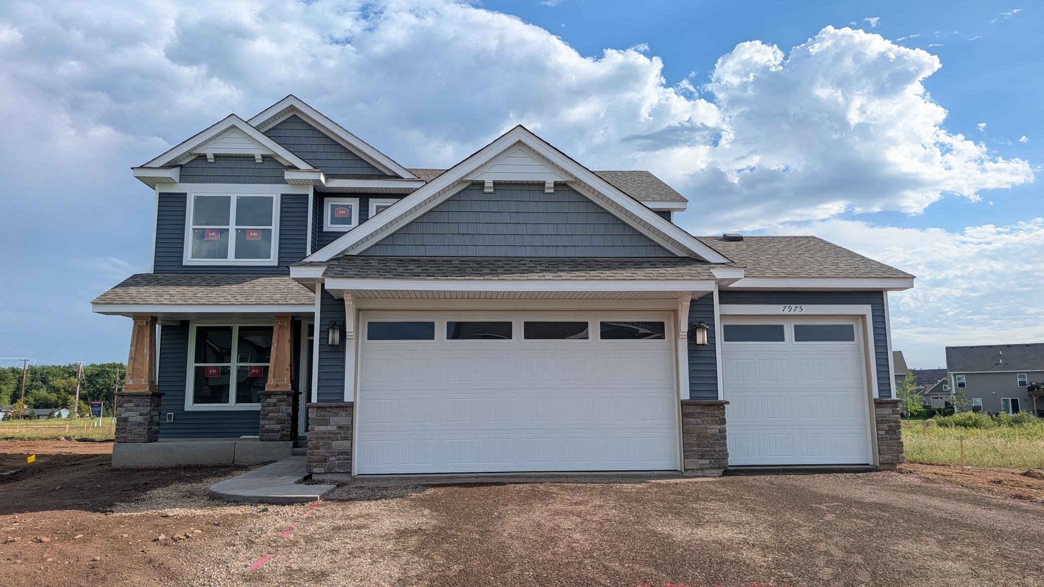 7975 41st St N, Oakdale, MN 55128