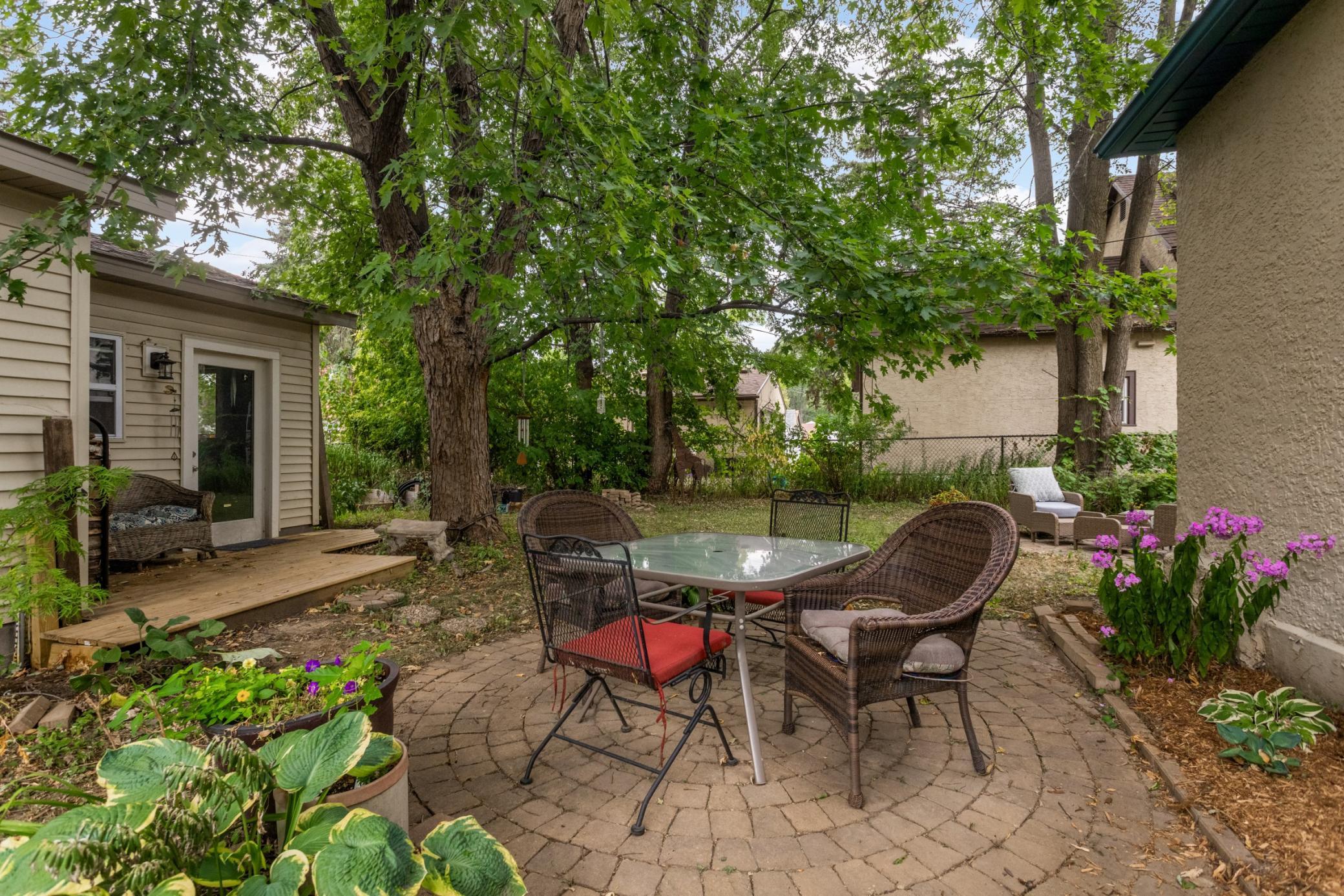 210 Sidney St W, Saint Paul, MN 55107