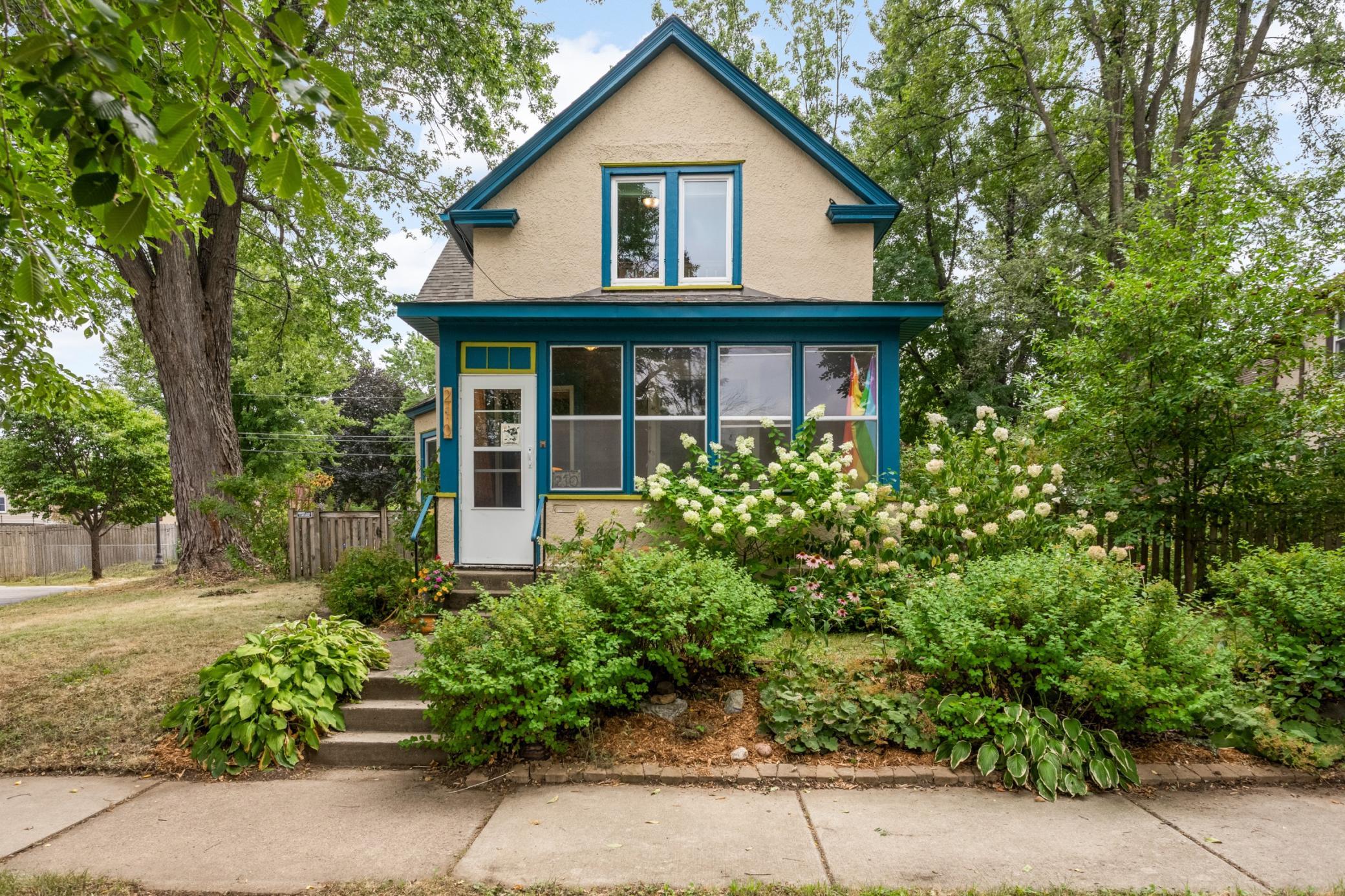 210 Sidney St W, Saint Paul, MN 55107