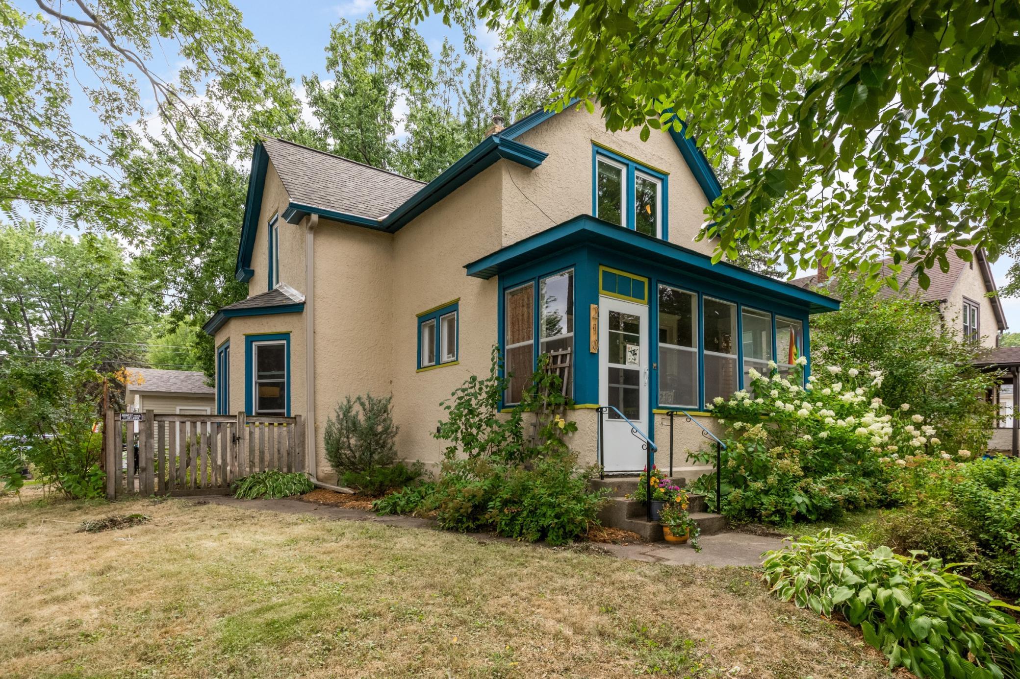 210 Sidney St W, Saint Paul, MN 55107