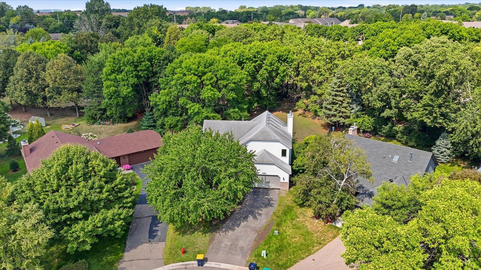 1000 April Pl, Burnsville, MN 55306