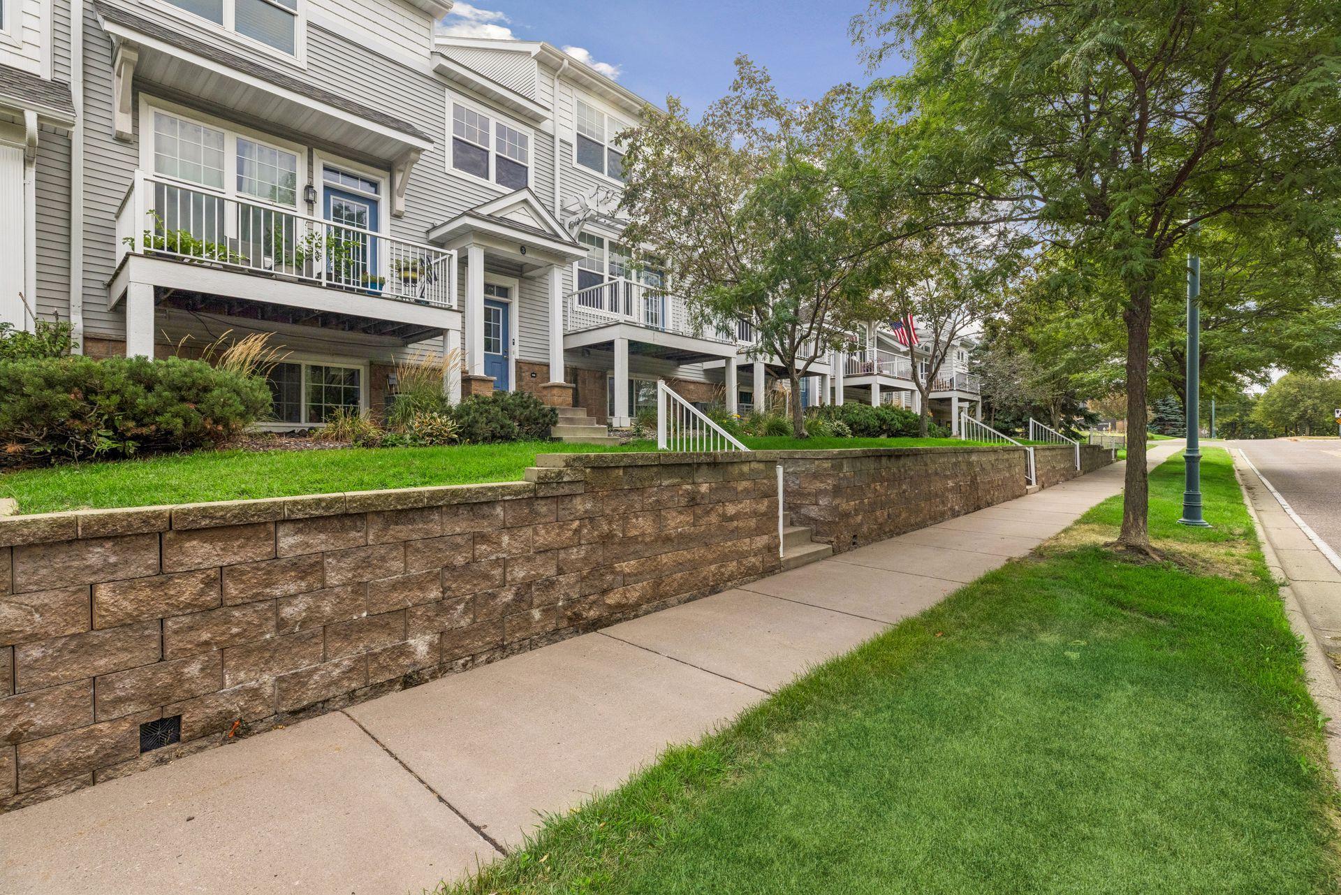 1662 Village Trl E #3, Maplewood, MN 55109