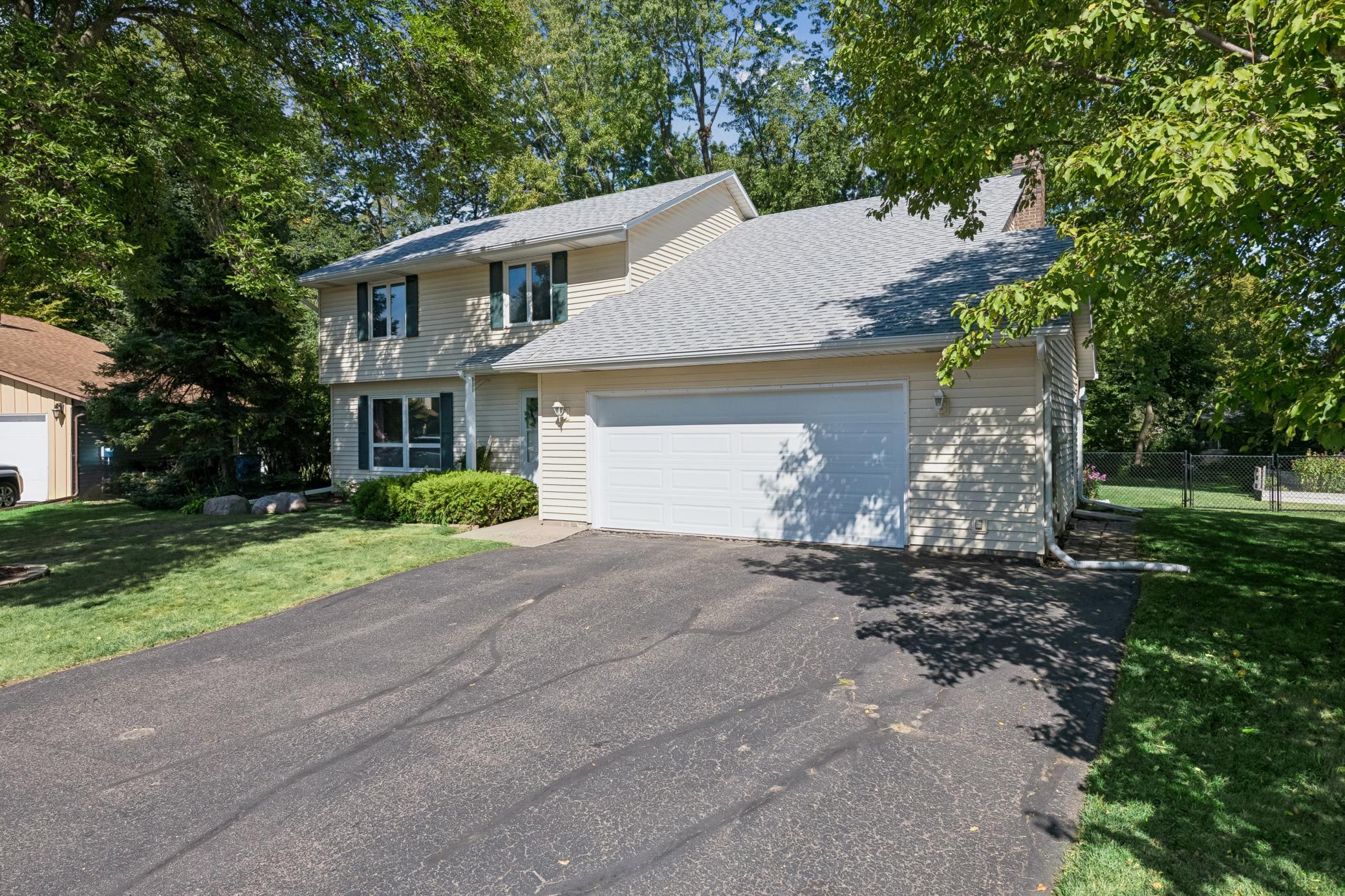 7840 W 100th St, Bloomington, MN 55438