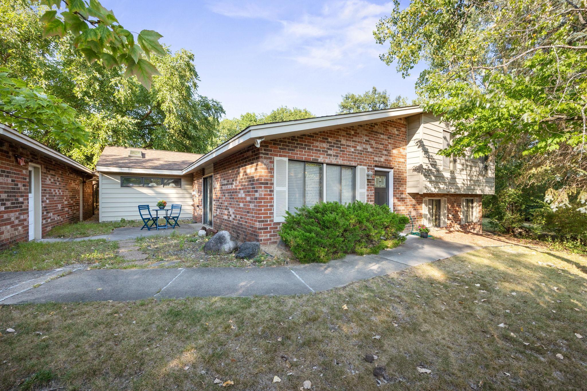2241 Country Ln, Minnetonka, MN 55305