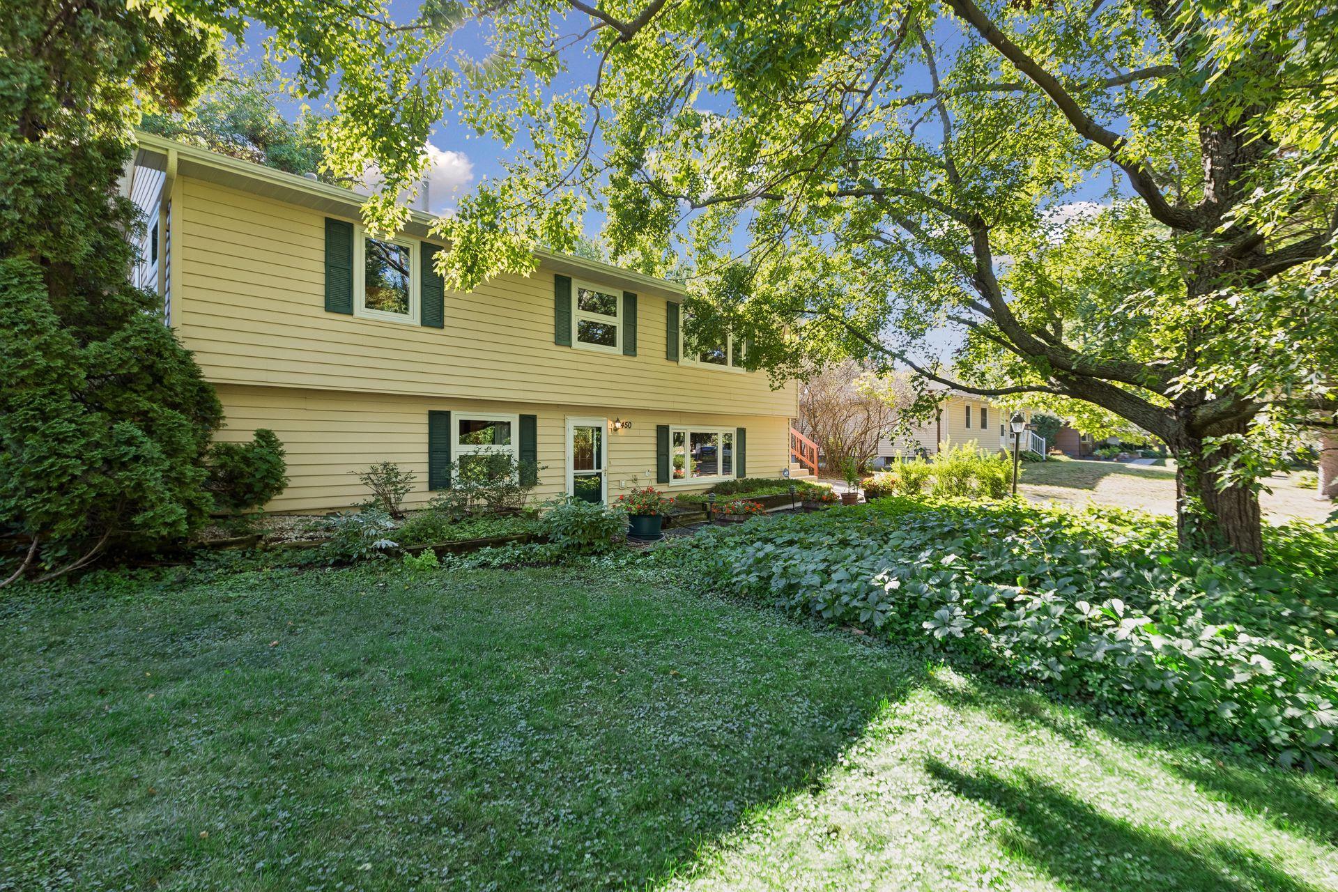 450 Ranchview Ln N, Plymouth, MN 55447