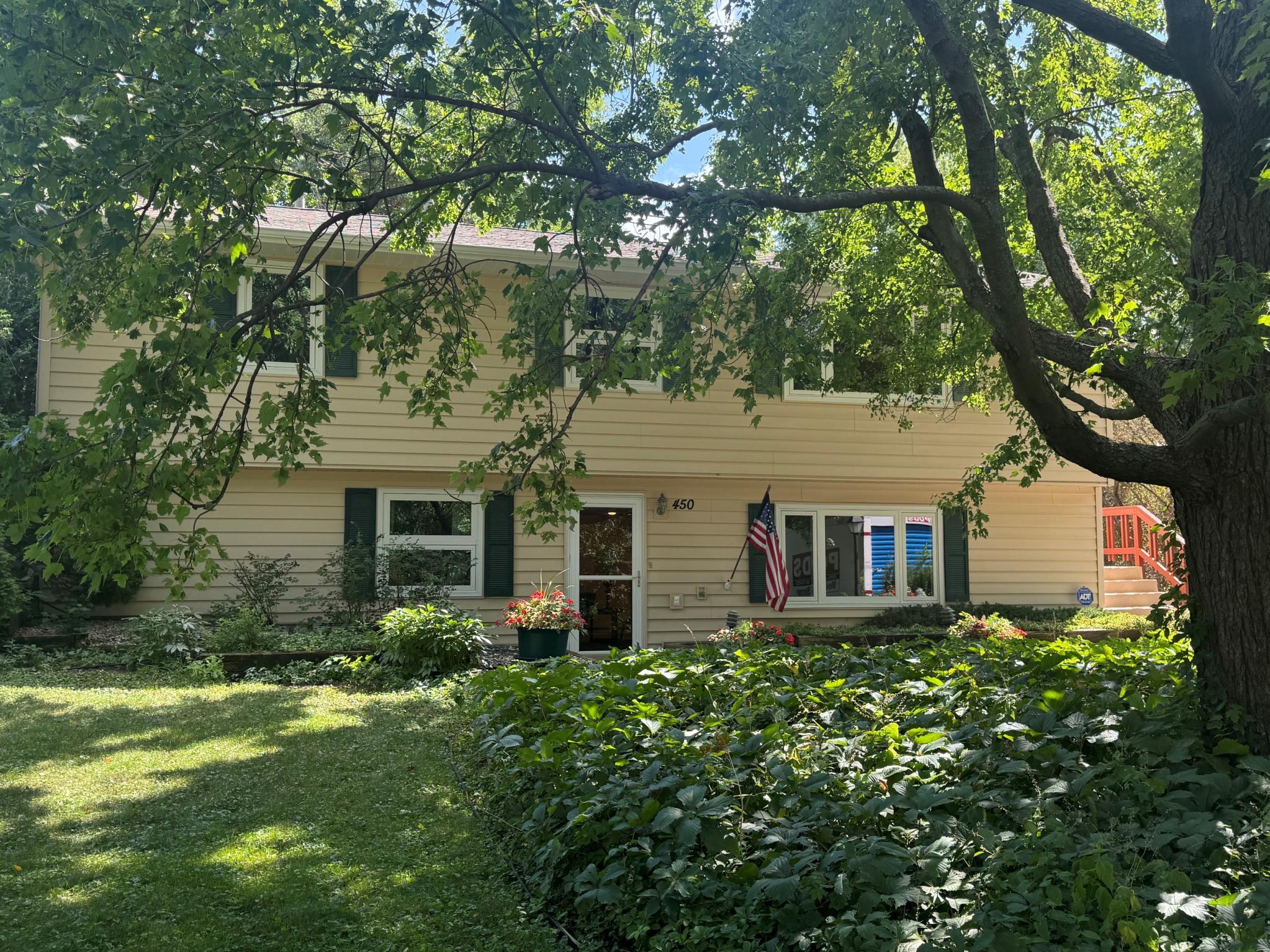 450 Ranchview Ln N, Plymouth, MN 55447