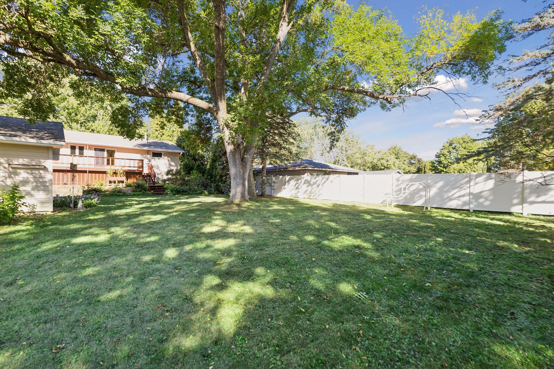 450 Ranchview Ln N, Plymouth, MN 55447