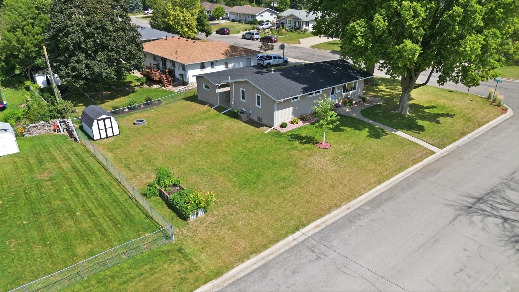 1008 9th St SW, Faribault, MN 55021