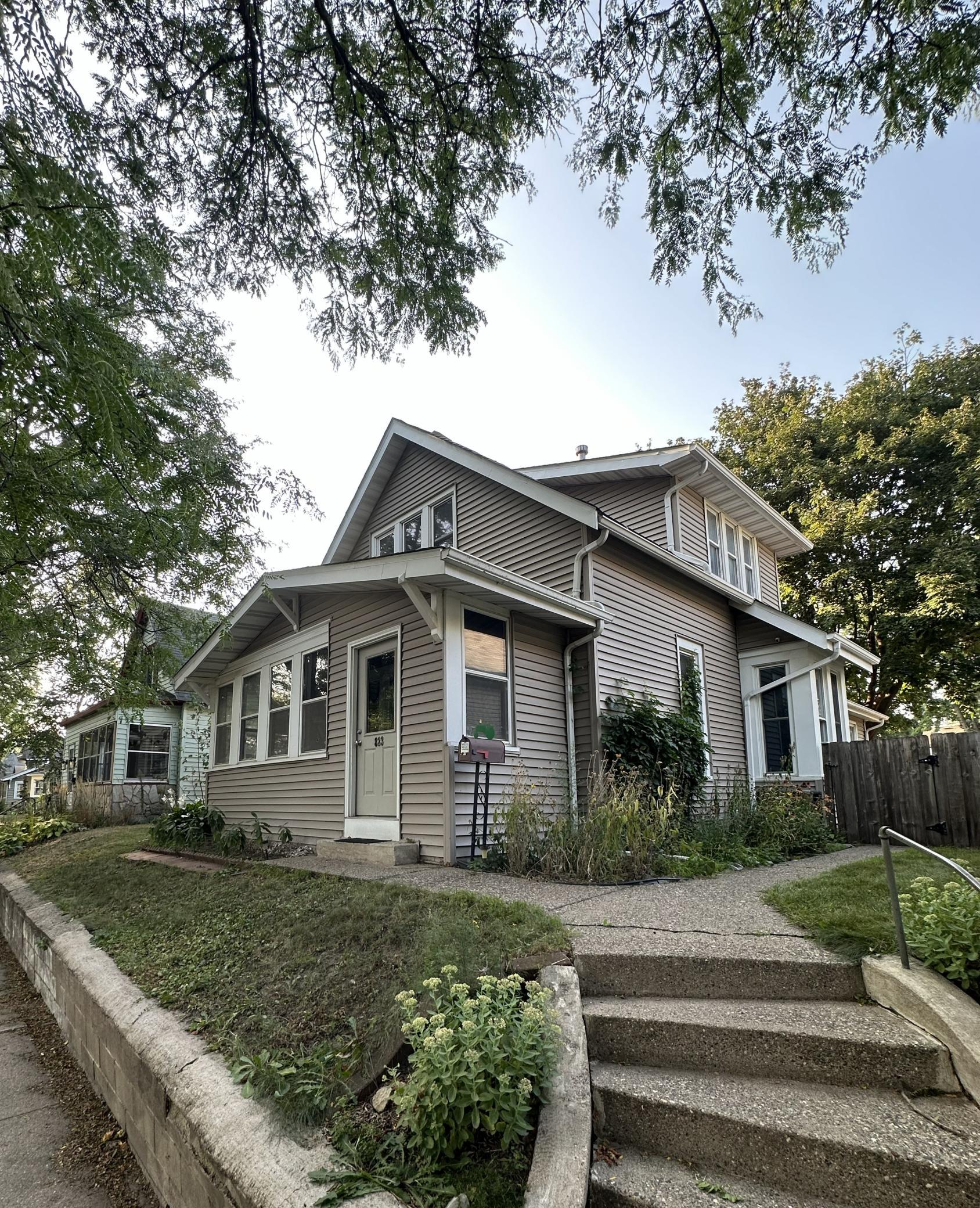 823 Juno Ave, Saint Paul, MN 55102