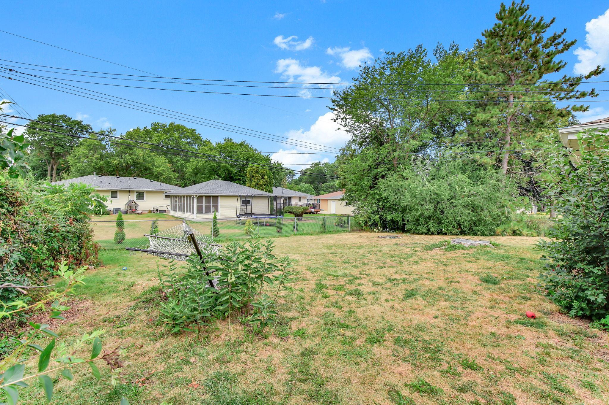 2801 Galtier St, Roseville, MN 55113