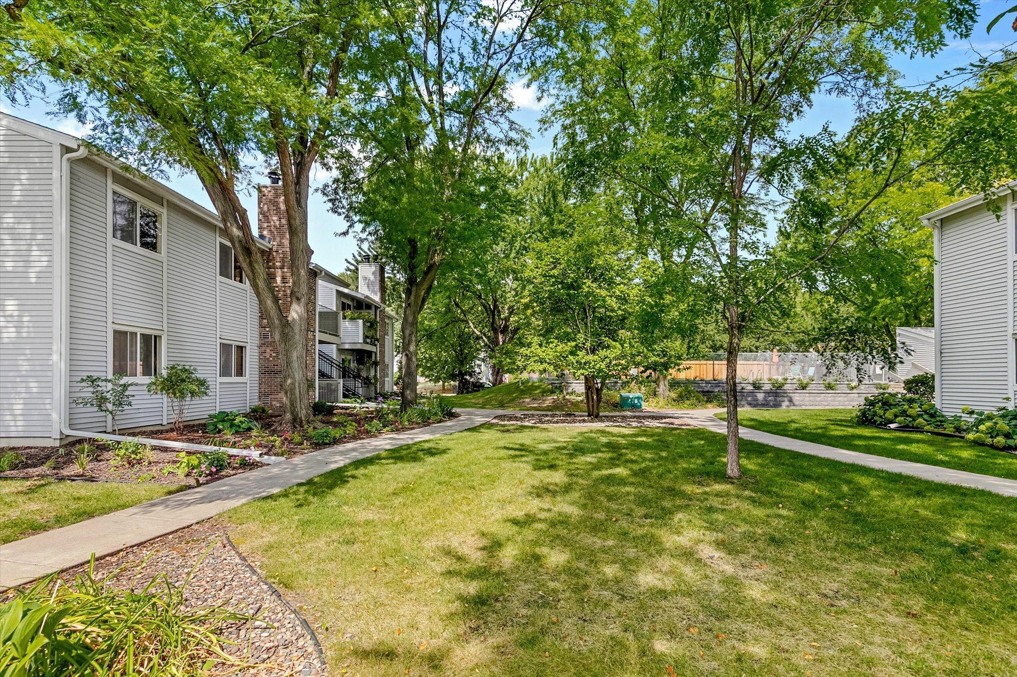 2296 Benson Ave #G, Saint Paul, MN 55116