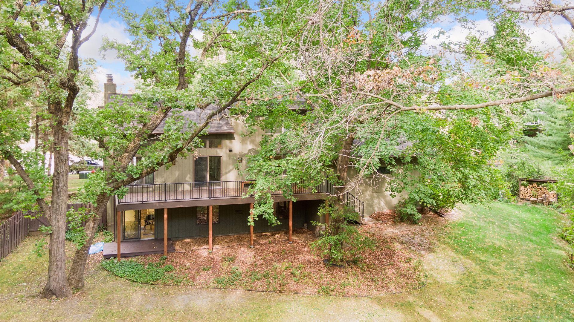 3921 Woodview Ct, Vadnais Heights, MN 55127