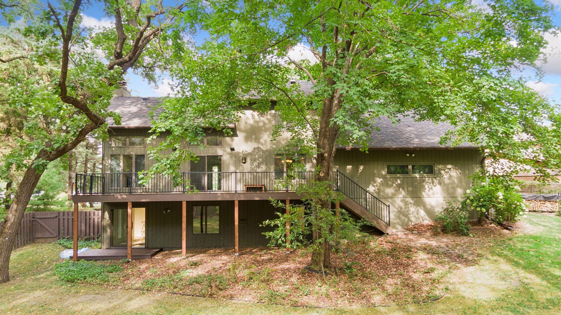 3921 Woodview Ct, Vadnais Heights, MN 55127