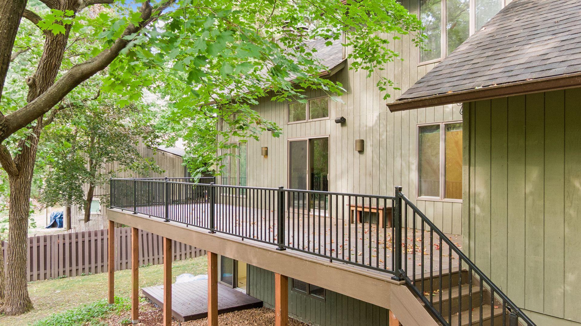 3921 Woodview Ct, Vadnais Heights, MN 55127
