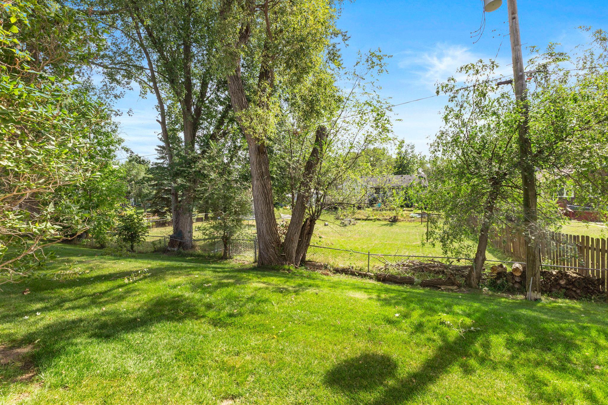 648 85th Ave NW, Coon Rapids, MN 55433