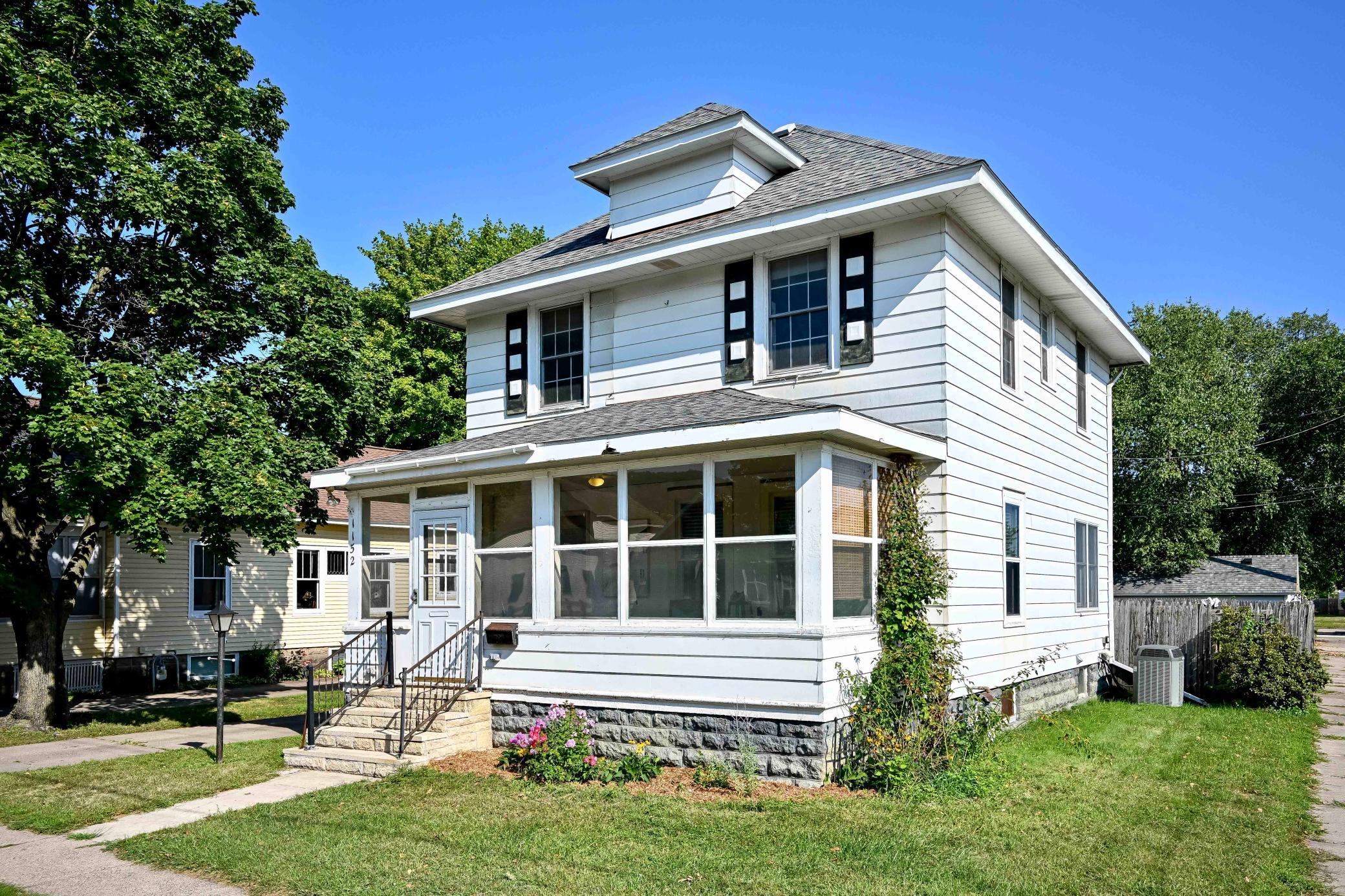1152 W 5th St, Winona, MN 55987
