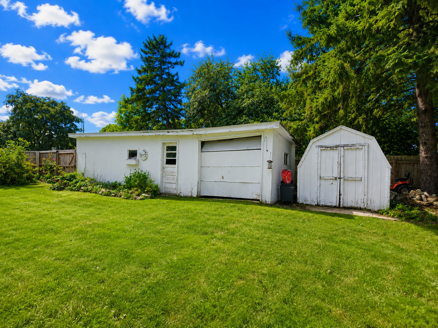 416 1st St, Kenyon, MN 55946