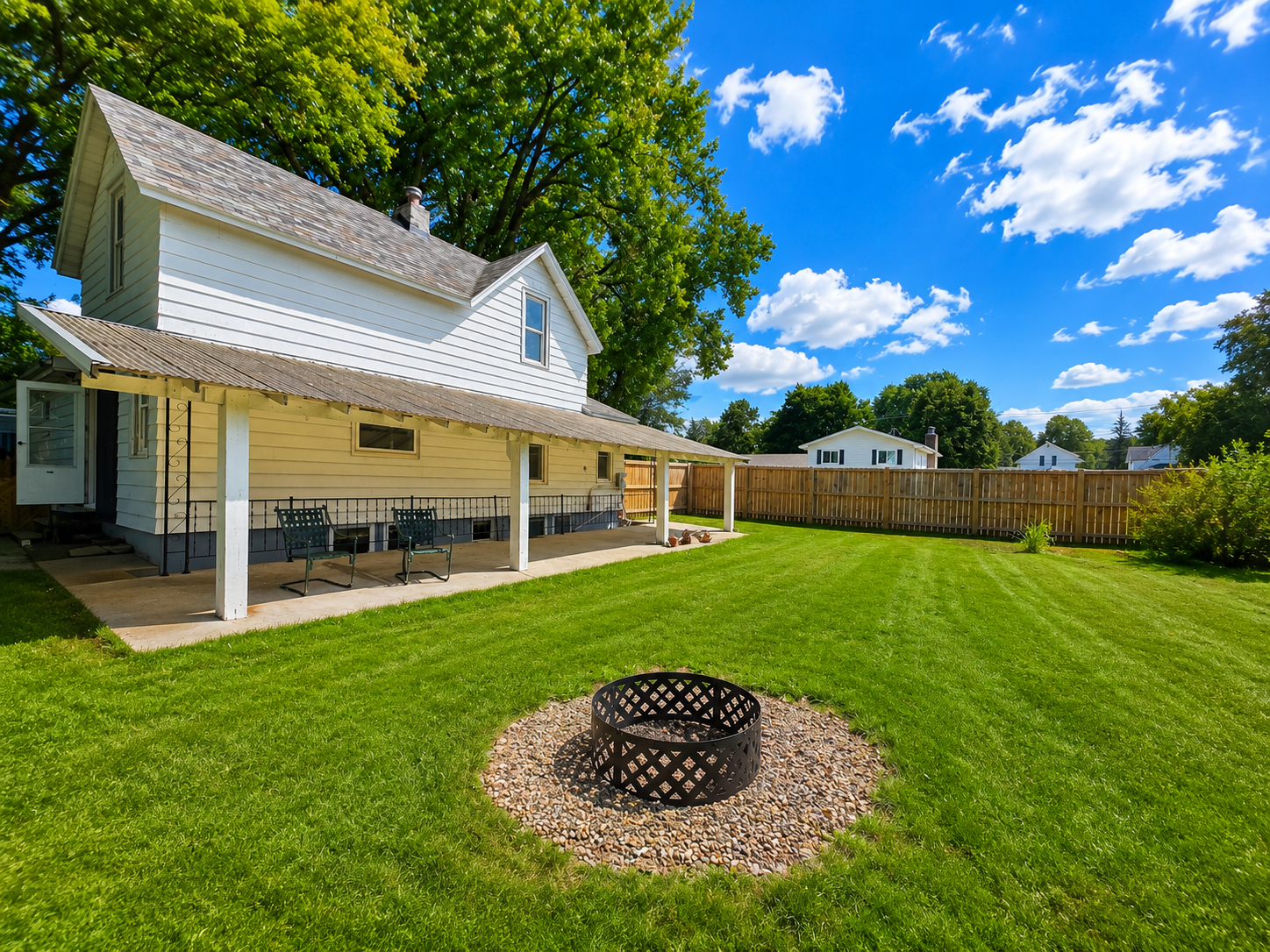 416 1st St, Kenyon, MN 55946