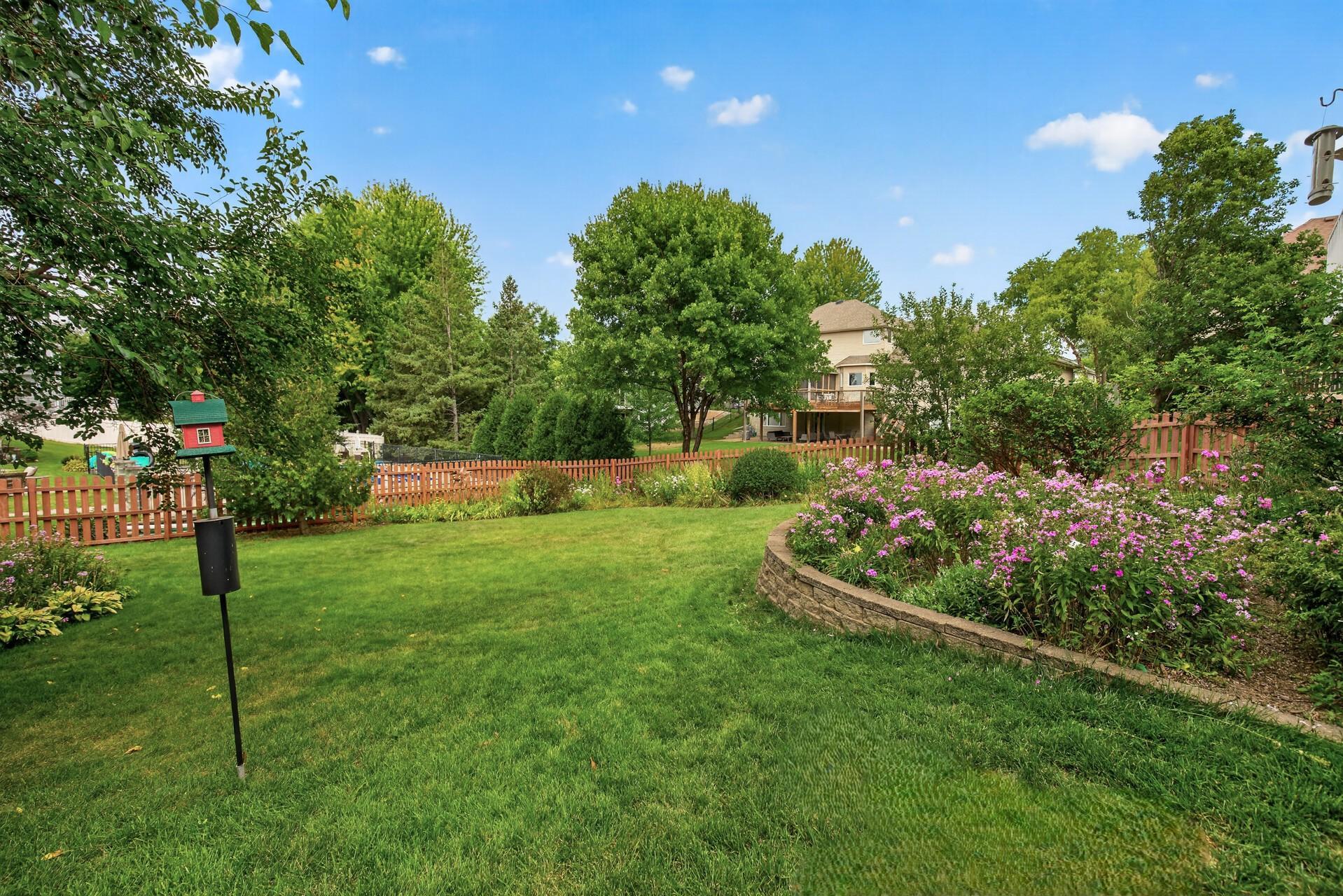 9024 Douglas Dr, Eden Prairie, MN 55347