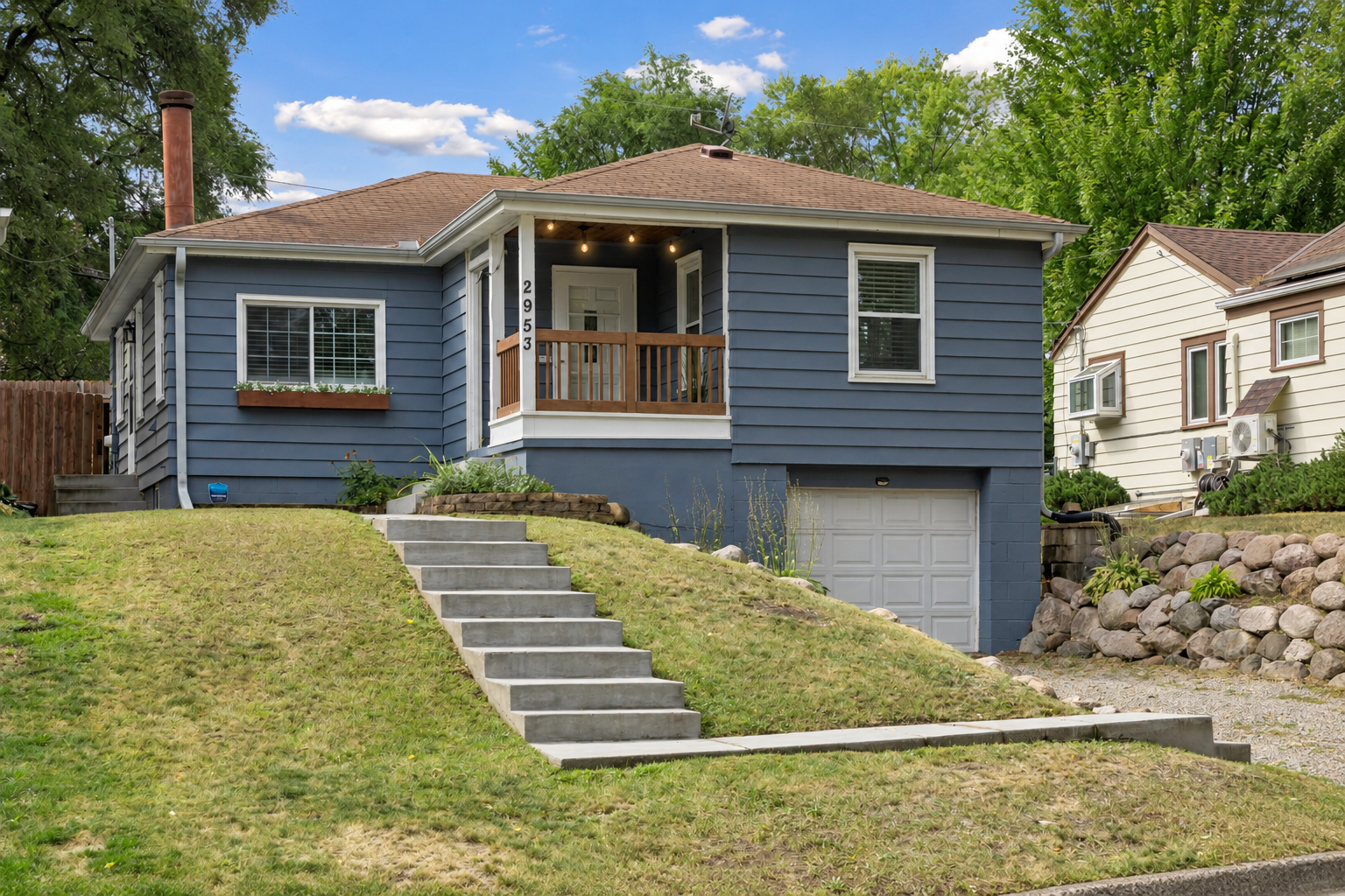 2953 Ewing Ave N, Robbinsdale, MN 55422