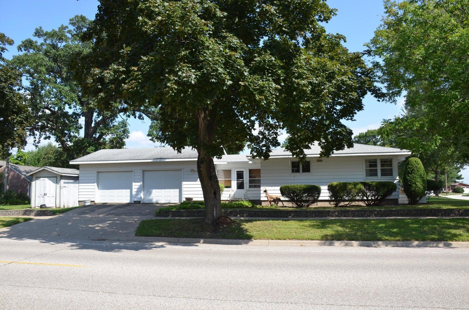 414 8th St S, La Crescent, MN 55947