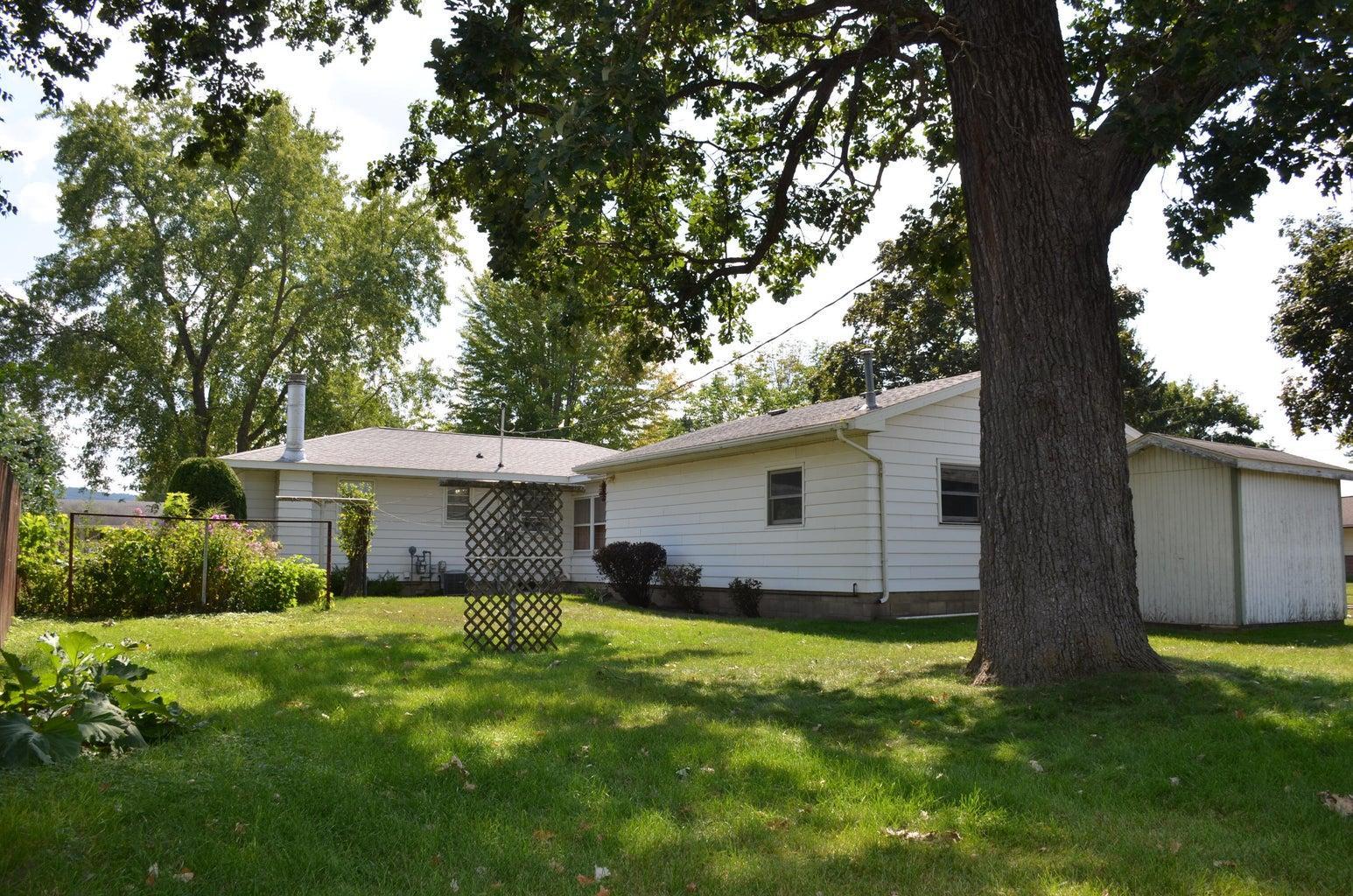 414 8th St S, La Crescent, MN 55947