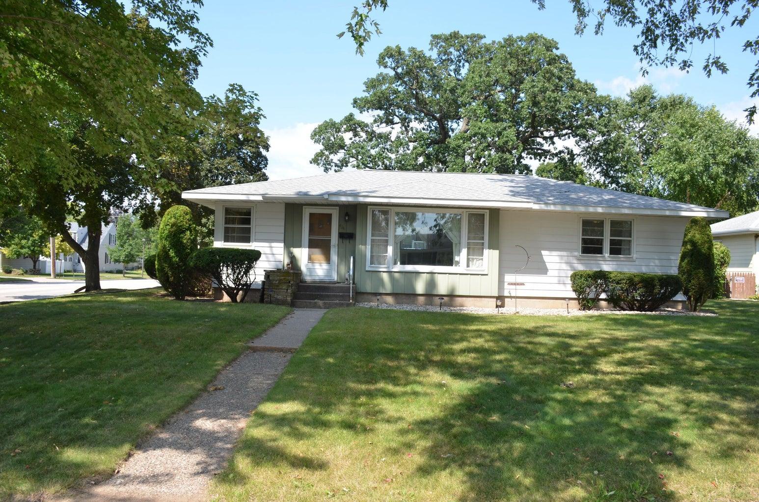 414 8th St S, La Crescent, MN 55947