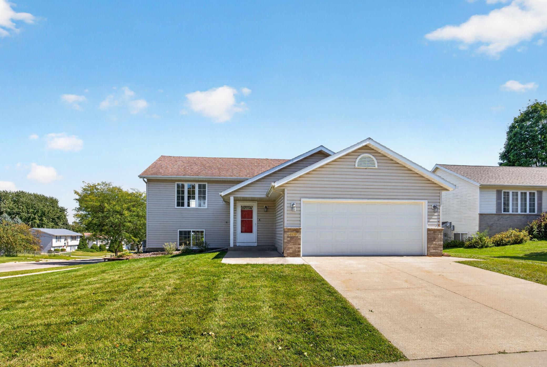 4639 Manor Park Dr NW, Rochester, MN 55901