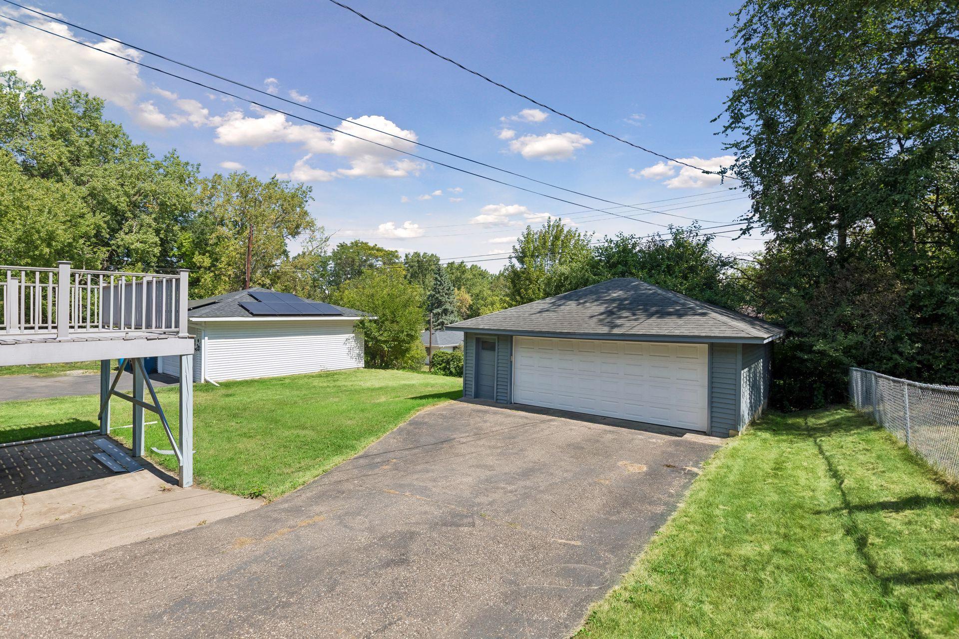 1528 Aquila Ave N, Golden Valley, MN 55427