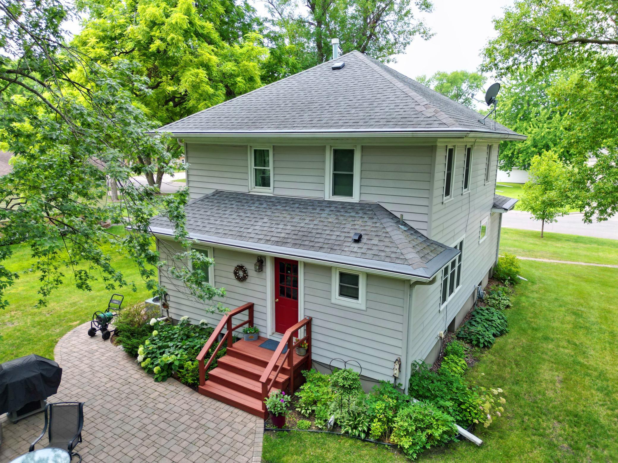 411 7th St E, Hector, MN 55342