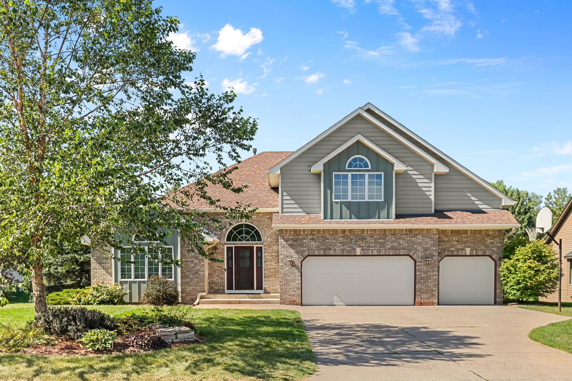 11862 Isanti St NE, Blaine, MN 55449
