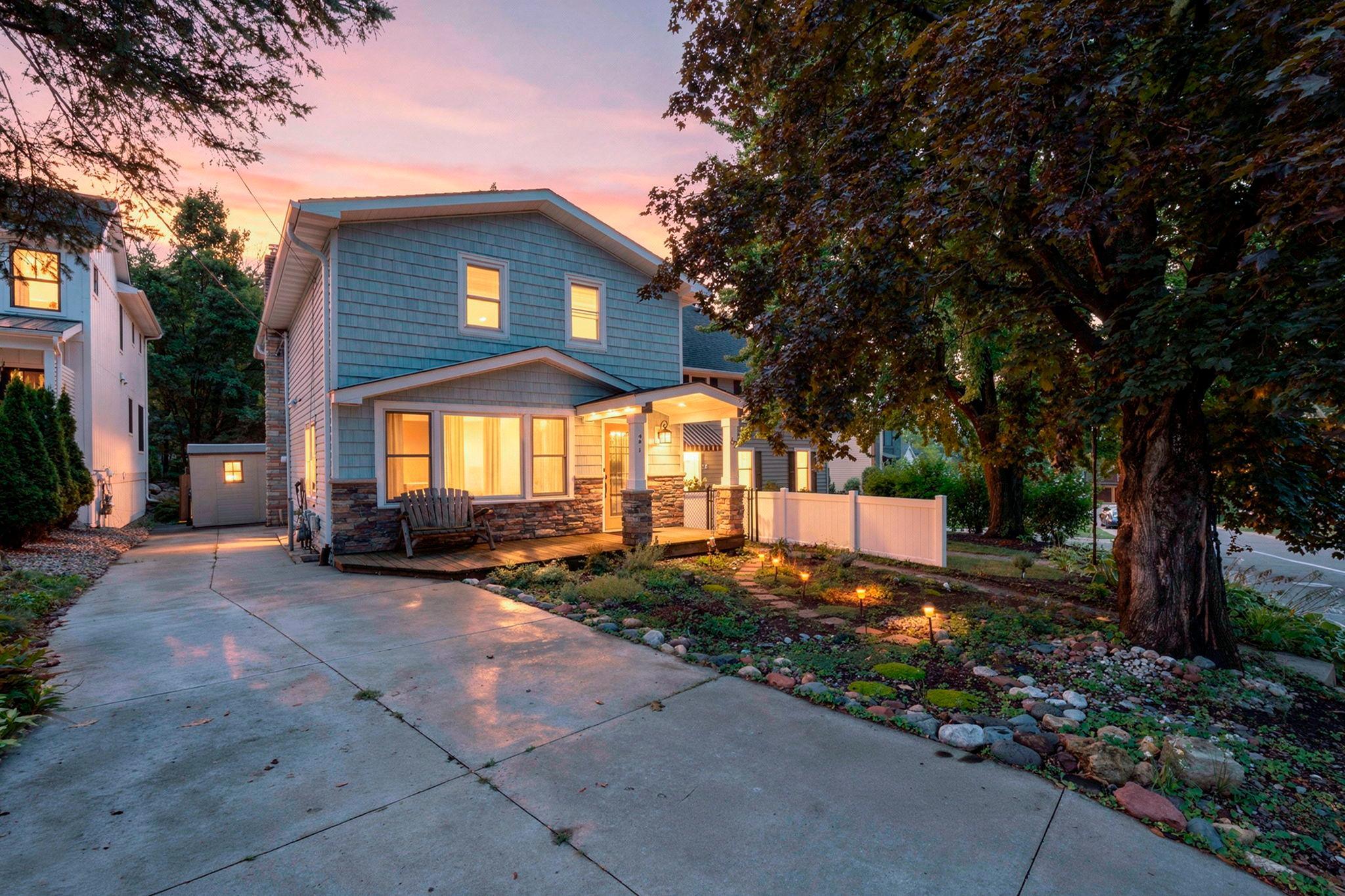 62 Juniper St, Mahtomedi, MN 55115