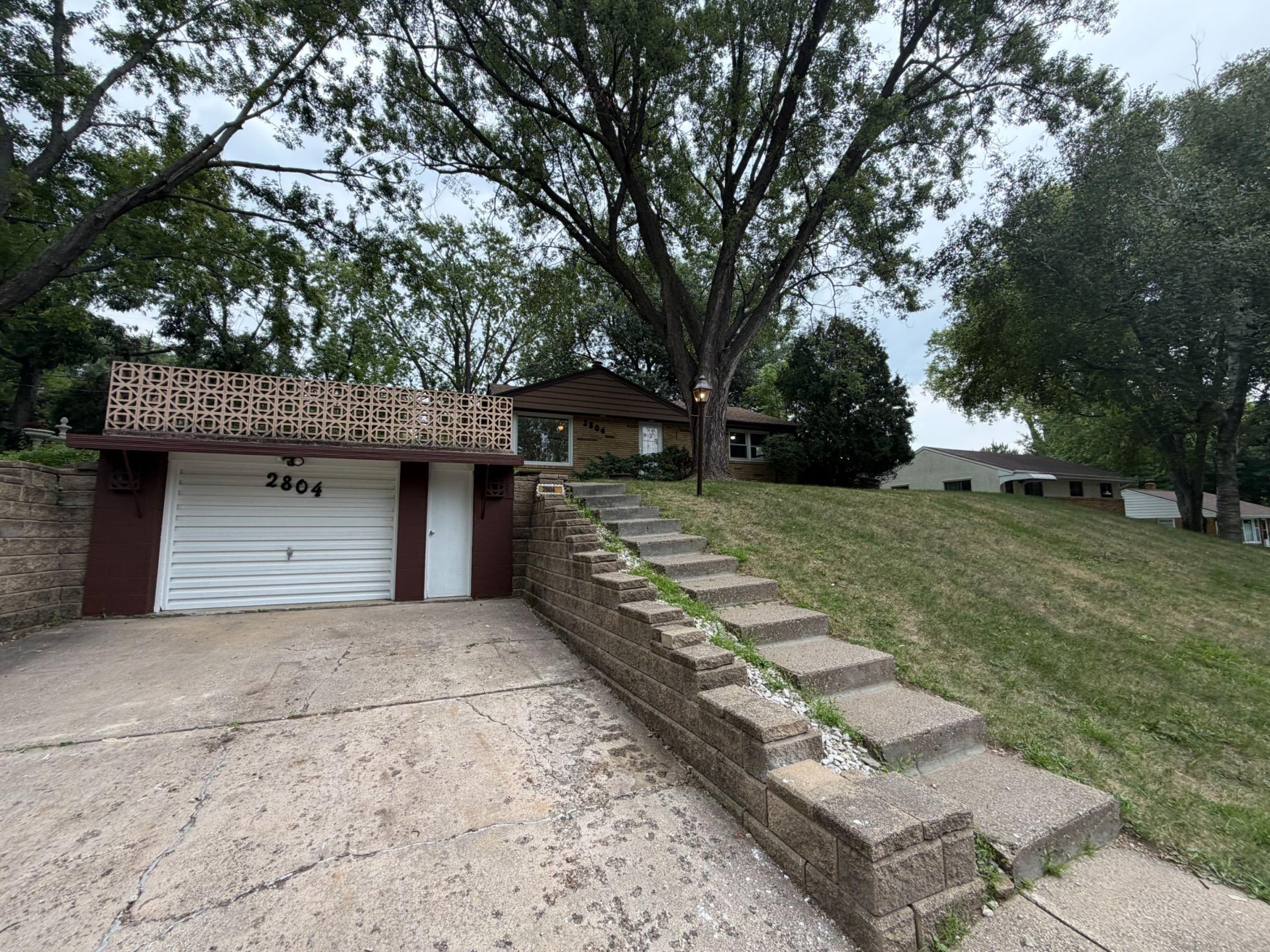 2804 Churchill St, Roseville, MN 55113