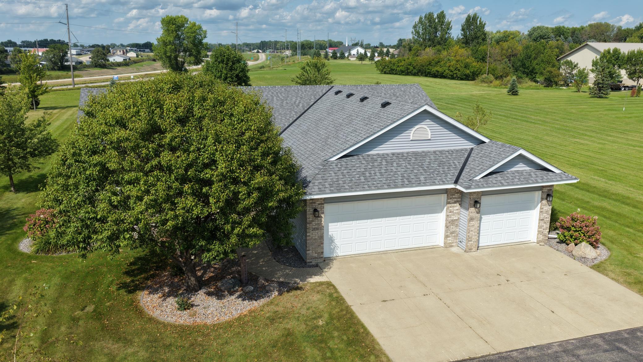 2858 9th Ave SE, Willmar, MN 56201