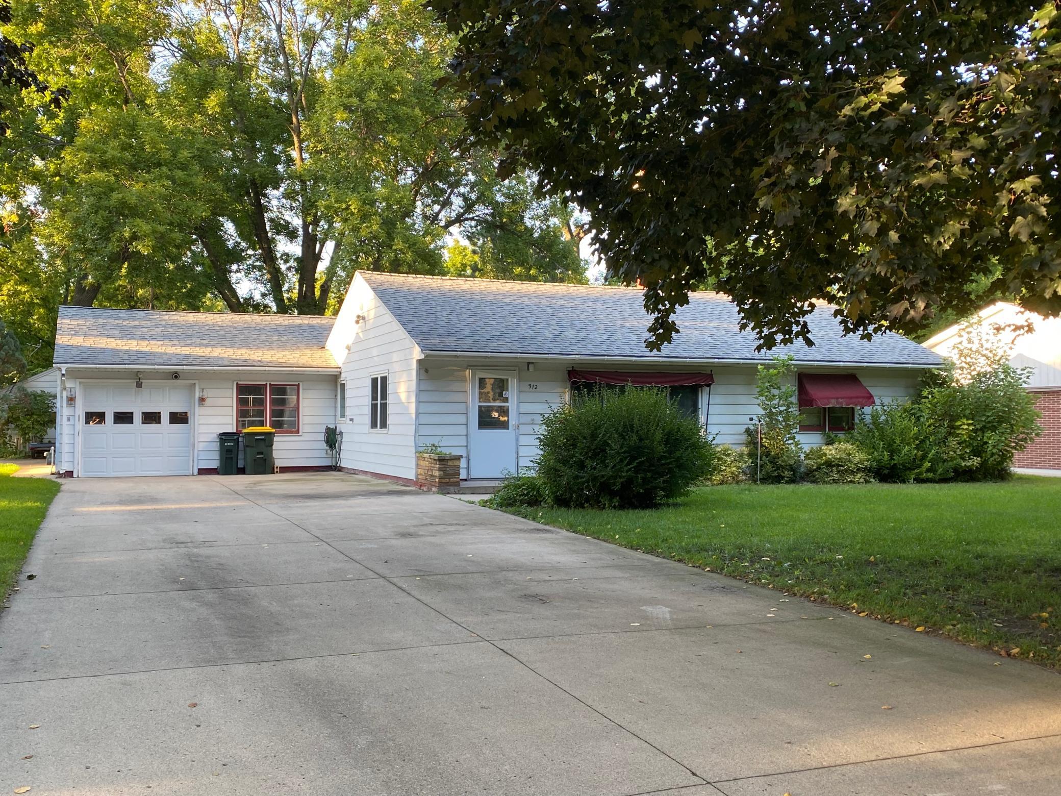 912 13th Ave SW, Willmar, MN 56201