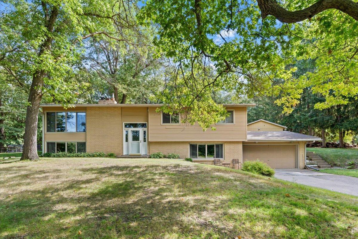 4550 N Benton Dr, Sauk Rapids, MN 56379