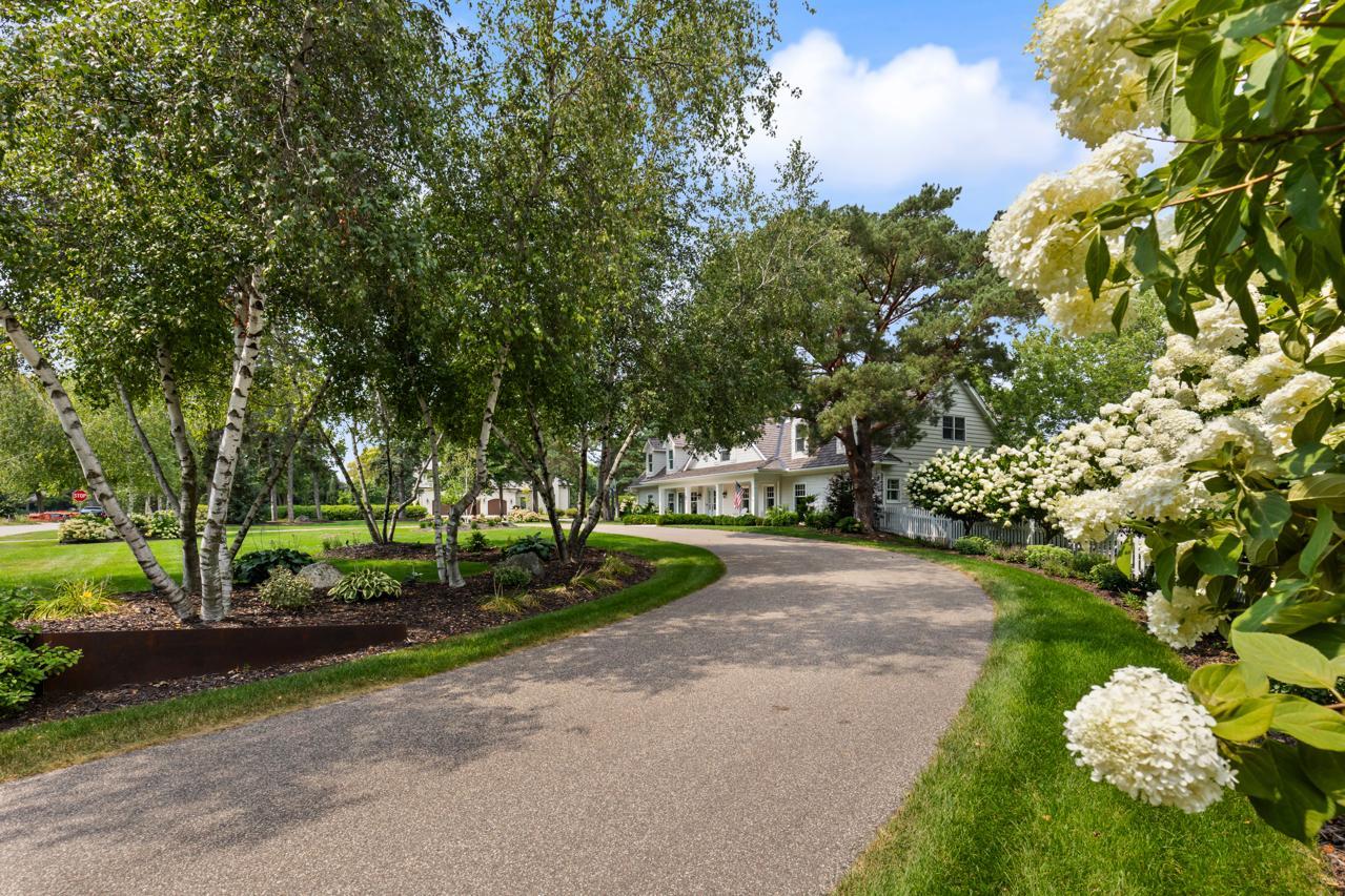 415 Highcroft Rd, Wayzata, MN 55391