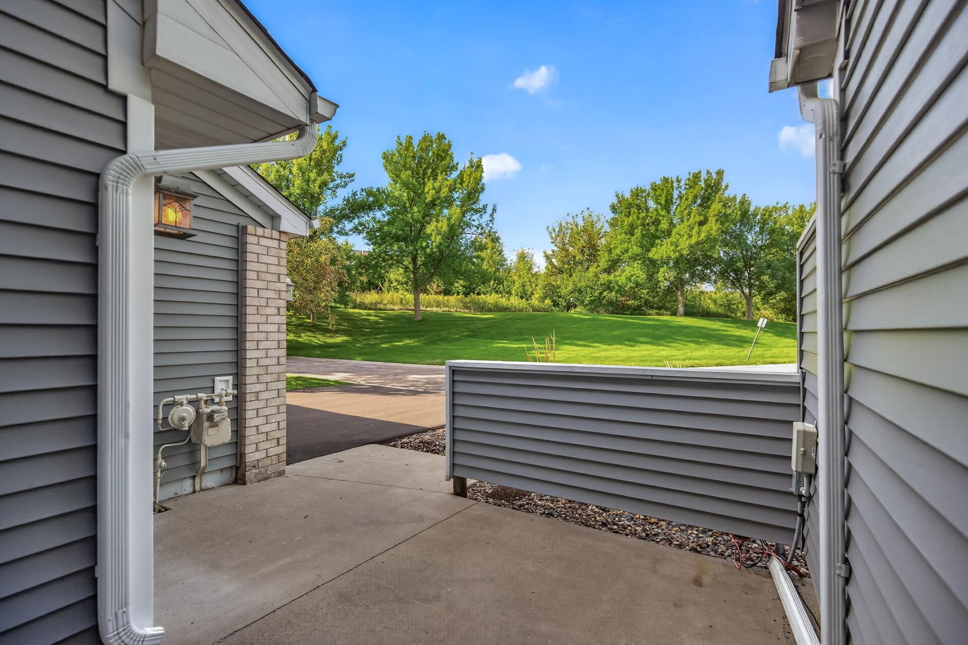 464 Heartland Ct, Chanhassen, MN 55317