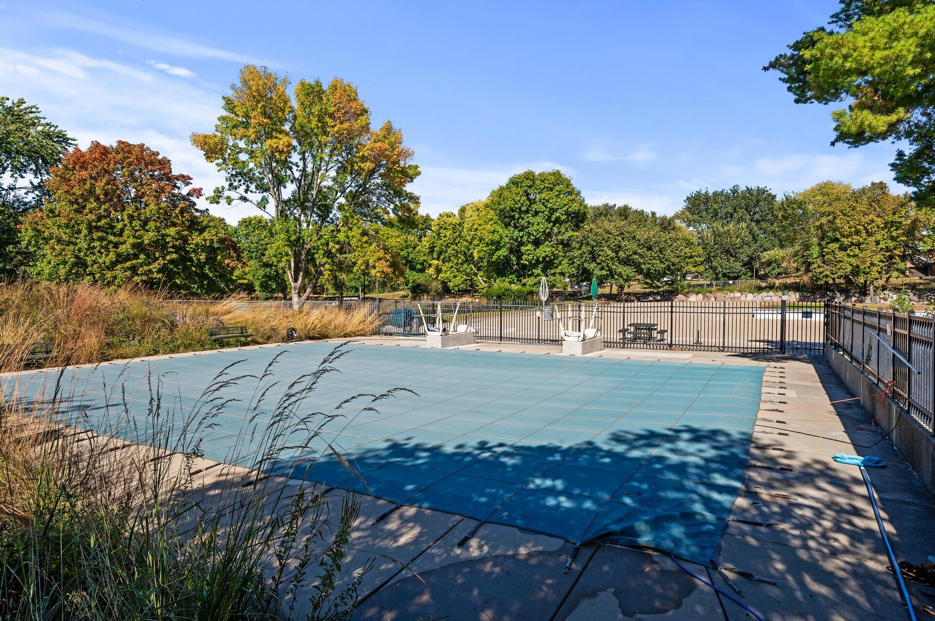 8948 Neill Lake Rd #155E, Eden Prairie, MN 55347