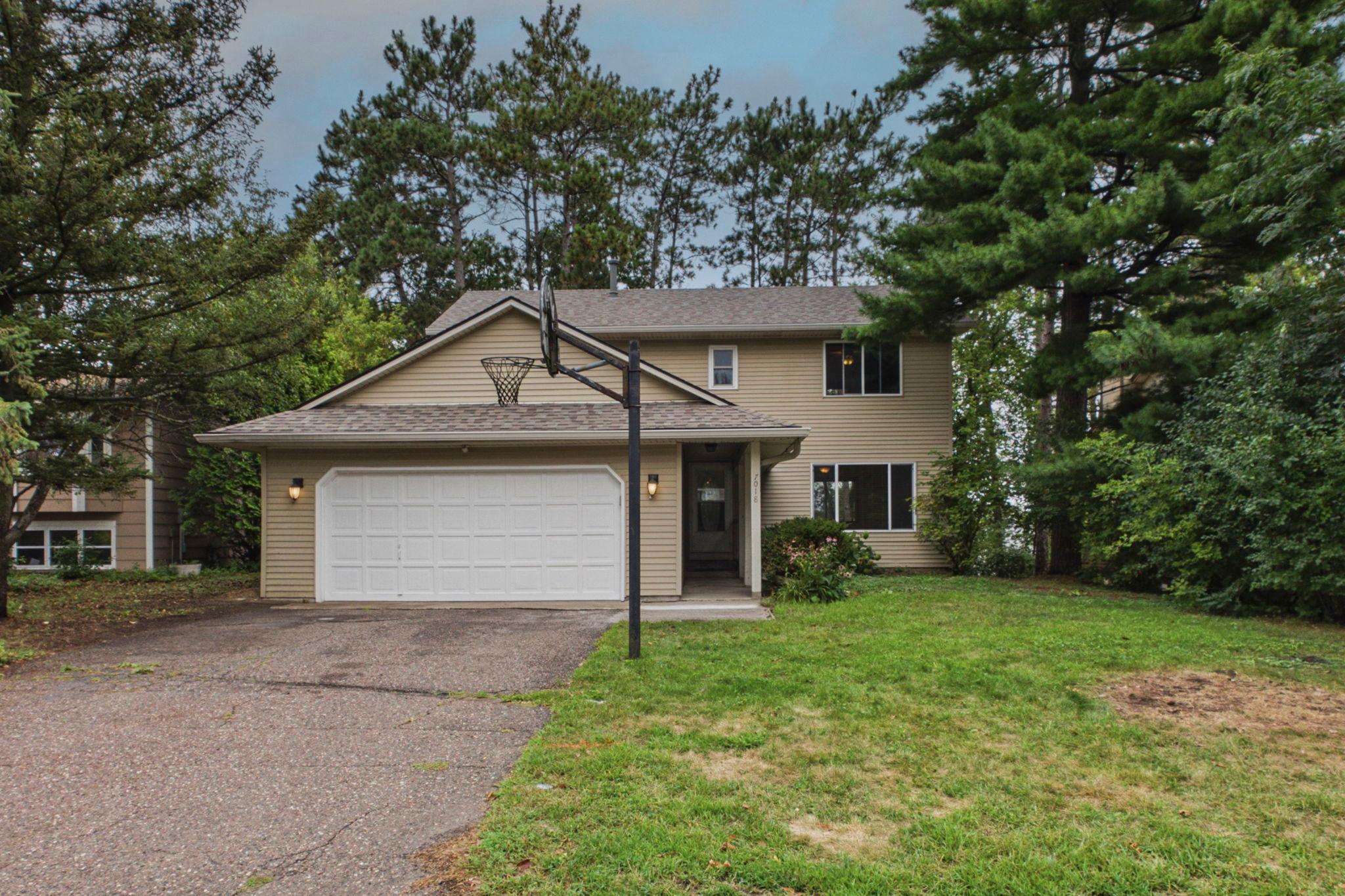 7018 43rd St N, Oakdale, MN 55128