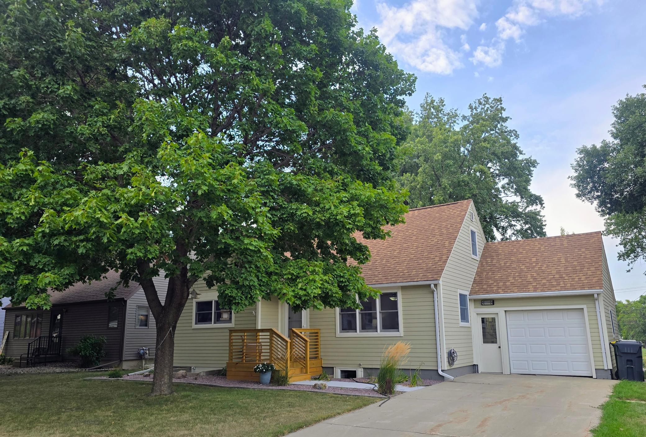 819 5th St SW, Pipestone, MN 56164