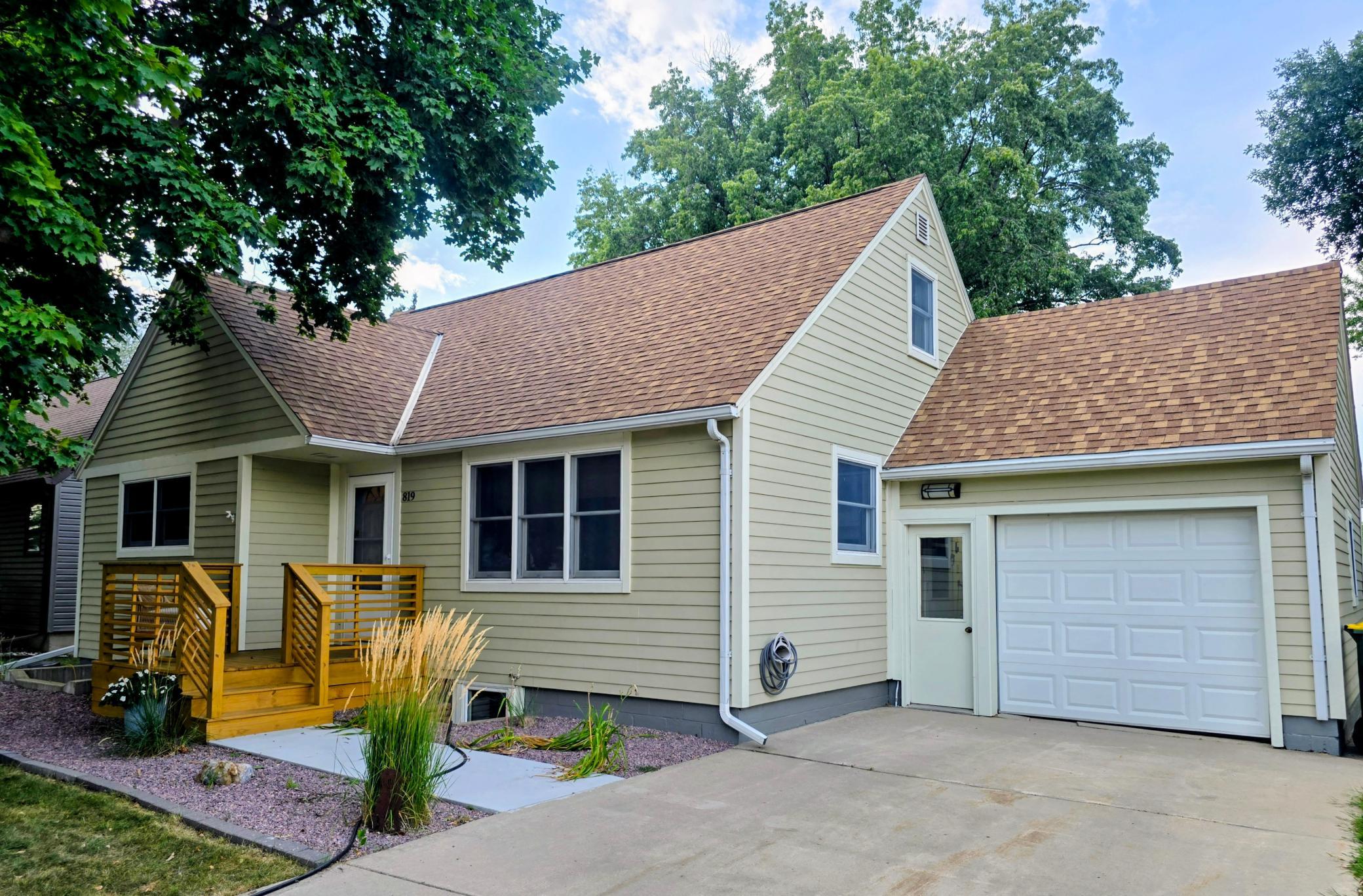 819 5th St SW, Pipestone, MN 56164
