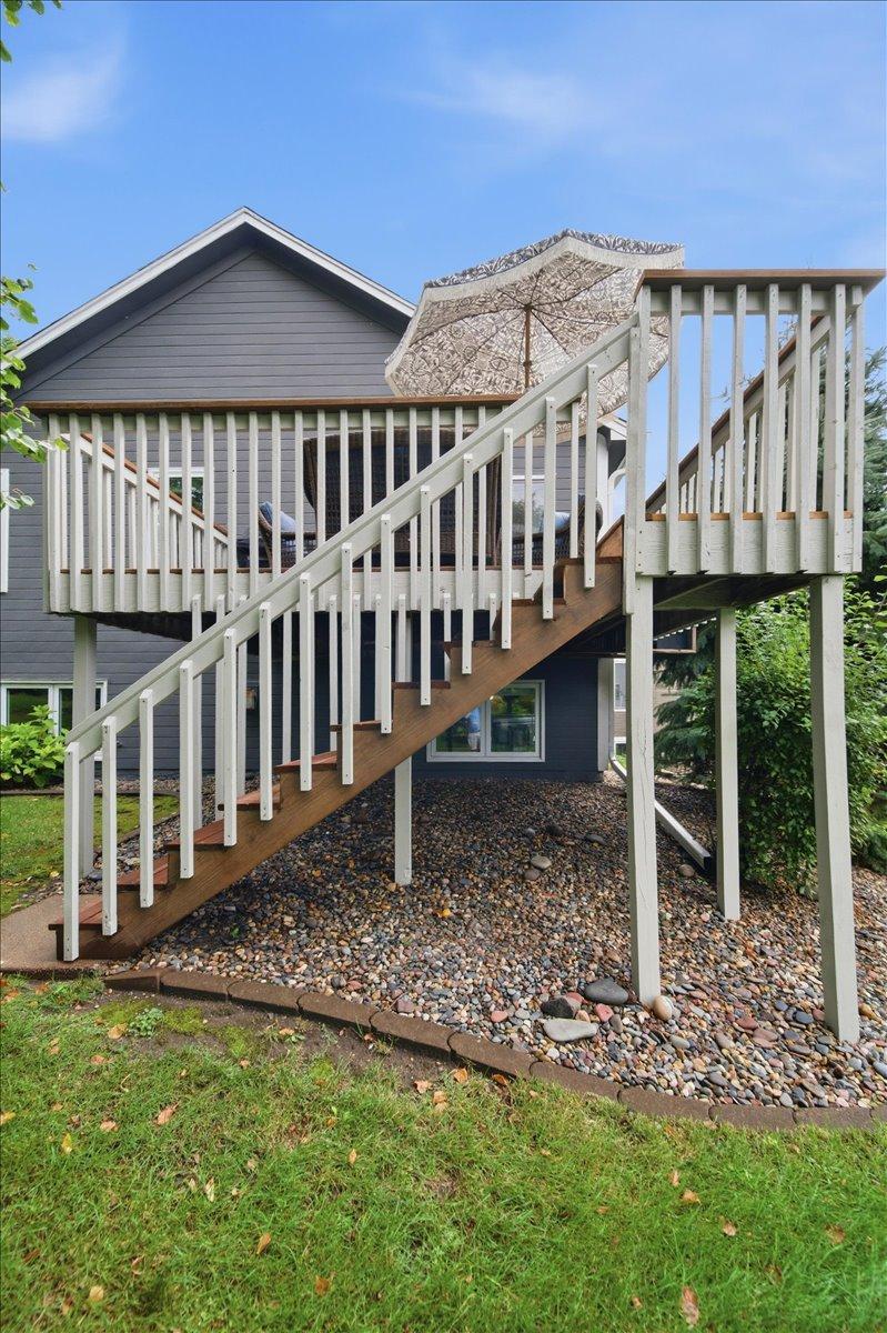 15402 Sussex Dr, Minnetonka, MN 55345