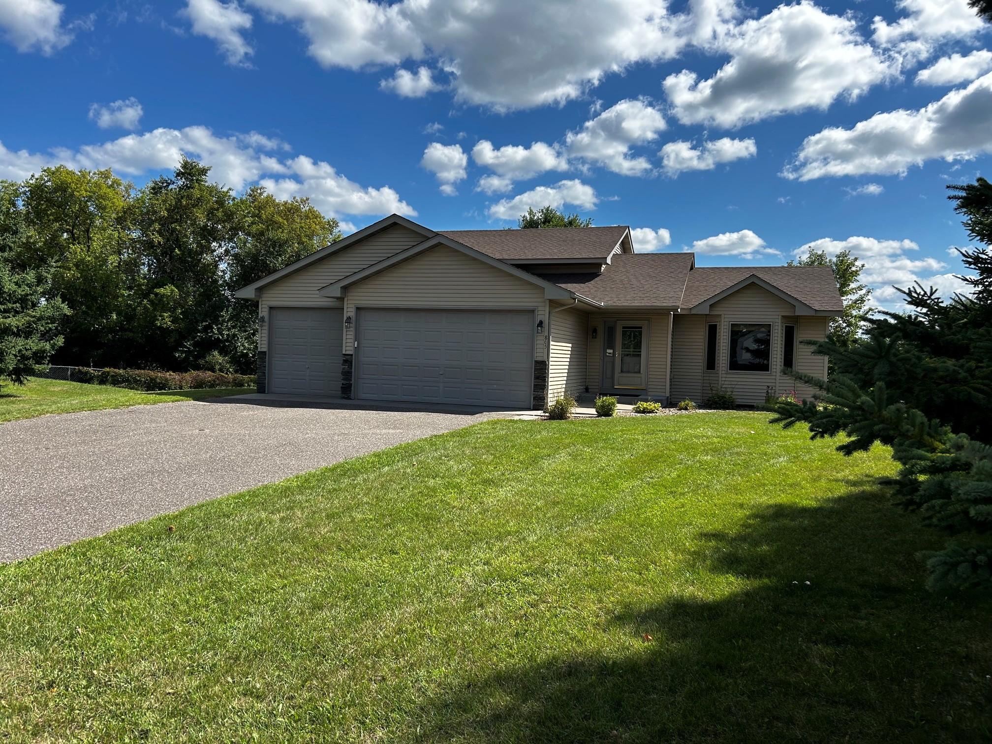 805 Pond View Ct, Braham, MN 55006