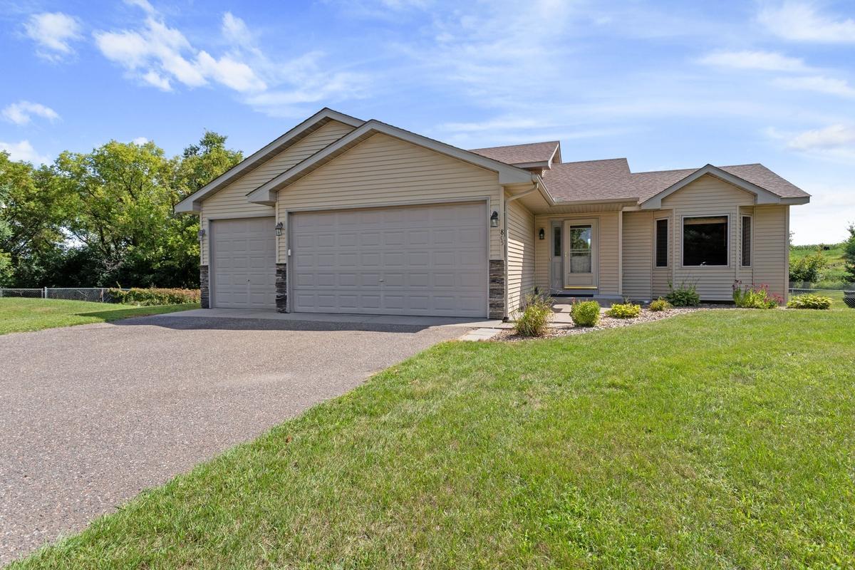 805 Pond View Ct, Braham, MN 55006