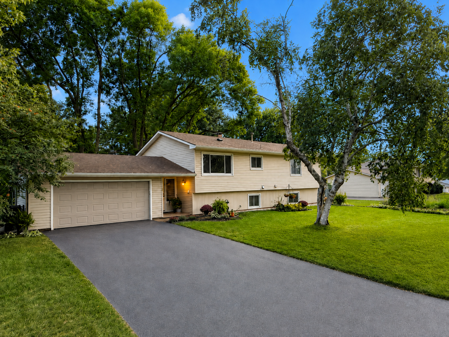 1798 E Bluestone Dr, Eagan, MN 55122