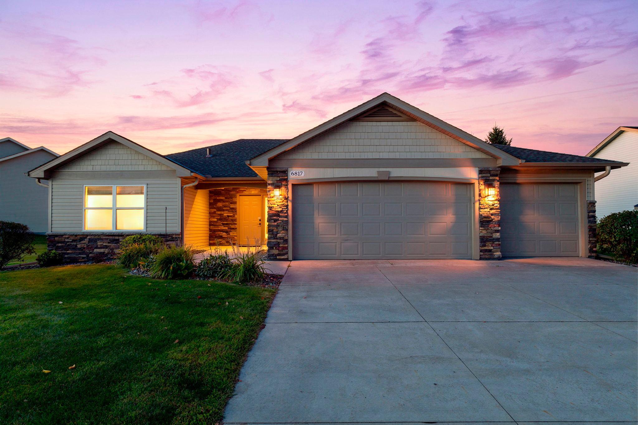 6817 90th Ave N, Brooklyn Park, MN 55445