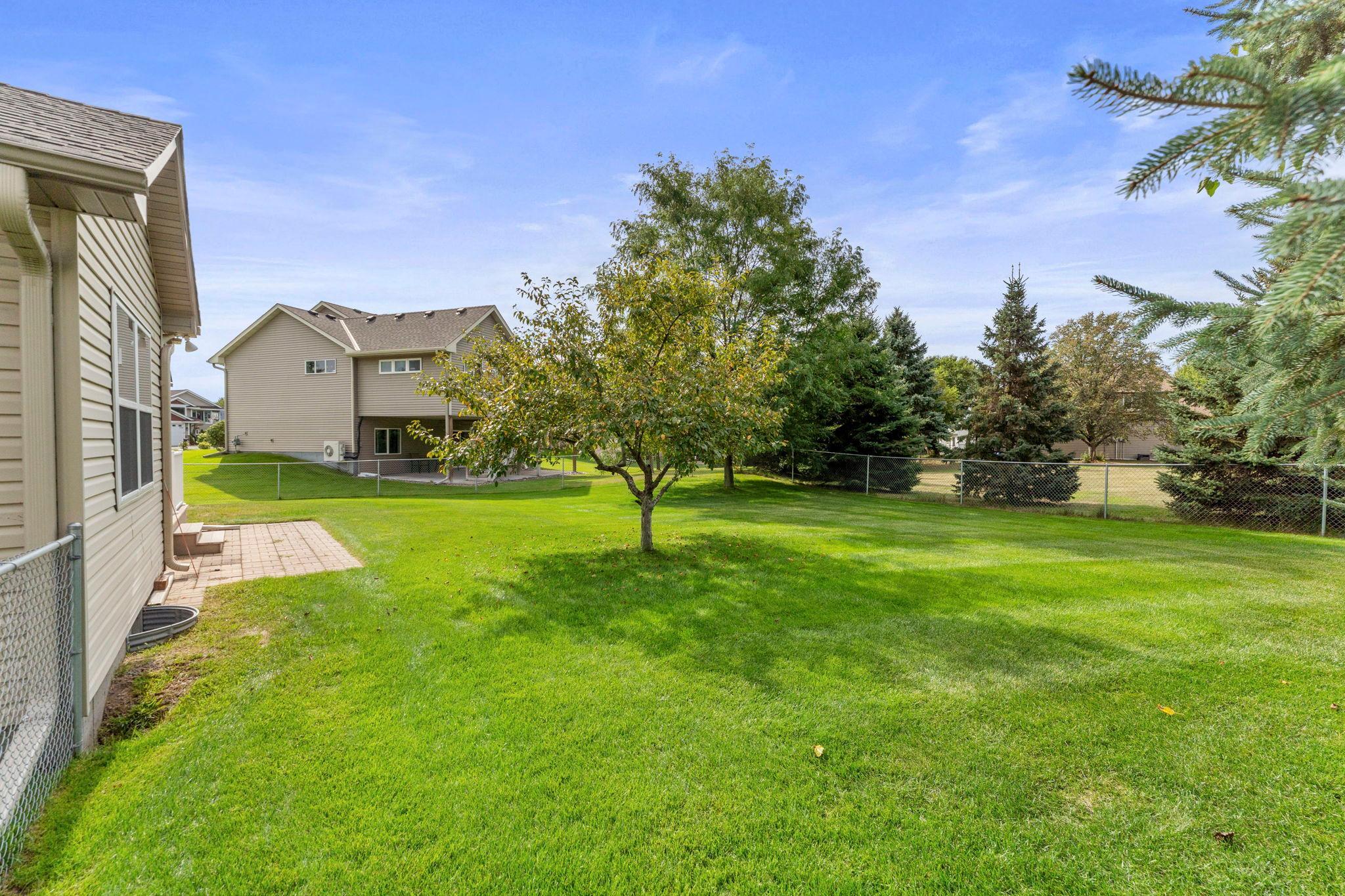6817 90th Ave N, Brooklyn Park, MN 55445